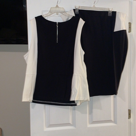 Liz Claiborne Top/skirt set - Picture 2 of 8